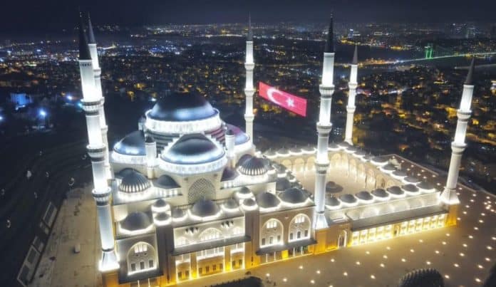 camlica_camiinda_son_hazirliklar_tamamlandi_ilk_ezan_persembe_okunacak_1551855639_5268