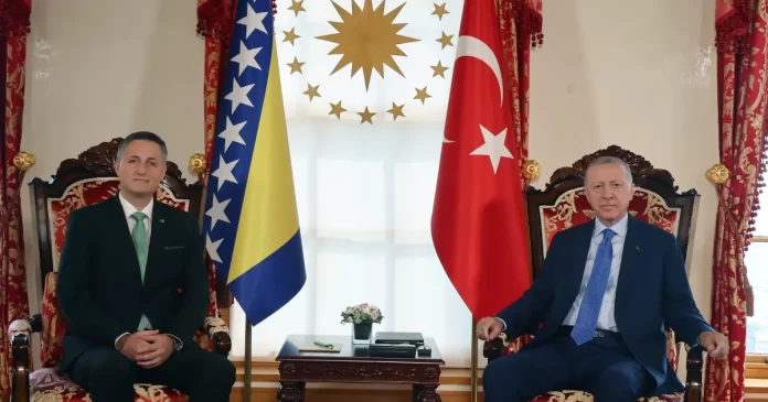 AA-20240914-35640780-35640775-ERDOGAN_SE_SASTAO_SA_BECIROVICEM_U_ISTANBULU-1726315211 (1)